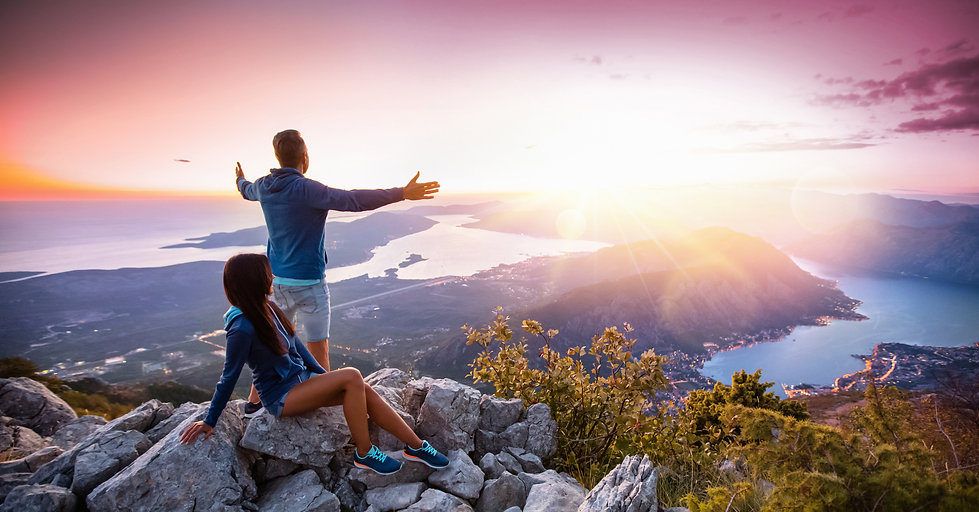 Couple looking over mountains and water | dbt therapy | dialectical behavioral therapy in Fort lauderdale, FL | dialectical therapy in coral springs | dbt for teens| dbt for couples | 33301 | 33316 | 33308