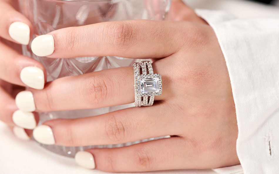 Thumbnail: Sovereign Sparkle Ring