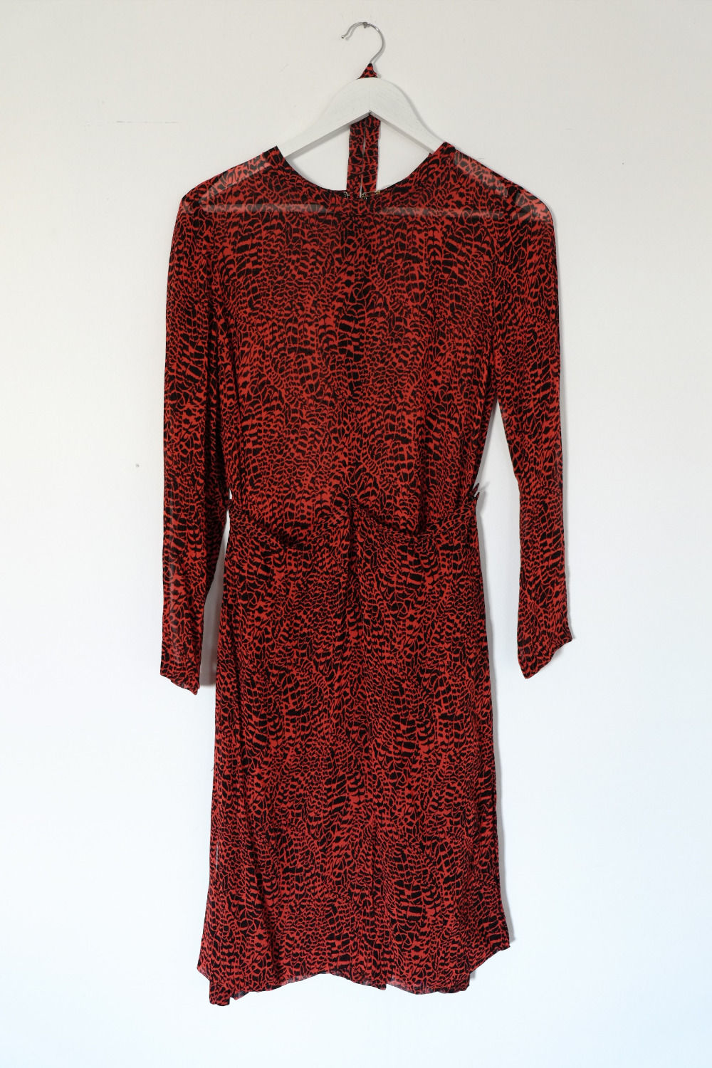 Robe de créatrice à imprimé rouge et noir
