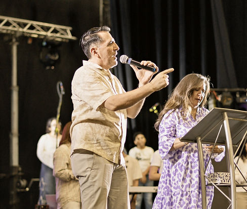 Pastor Ariel Romero y su esposa Chely Romero en Convención Anual 2024