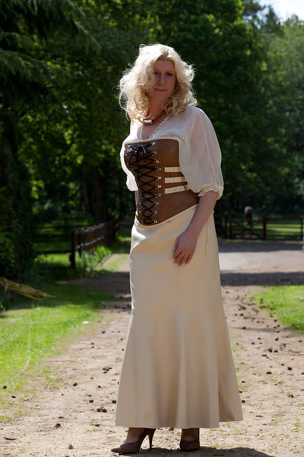 Thumbnail: Down Knee Swinging Skirt