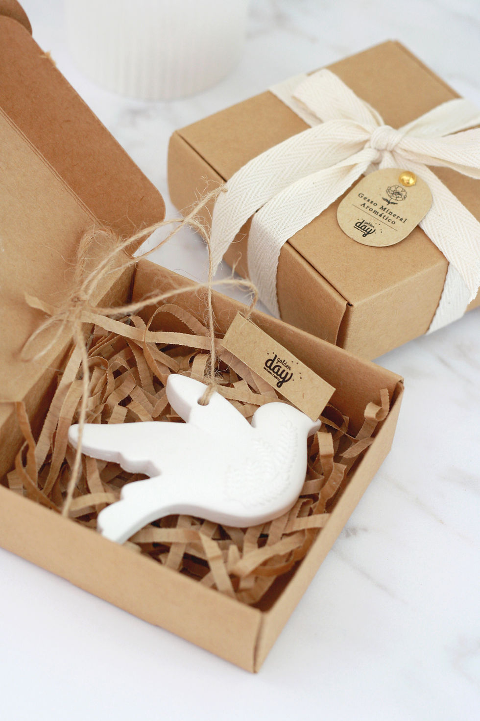 Pomba da Paz em Gesso Perfumado - detalhe artesanal - 02