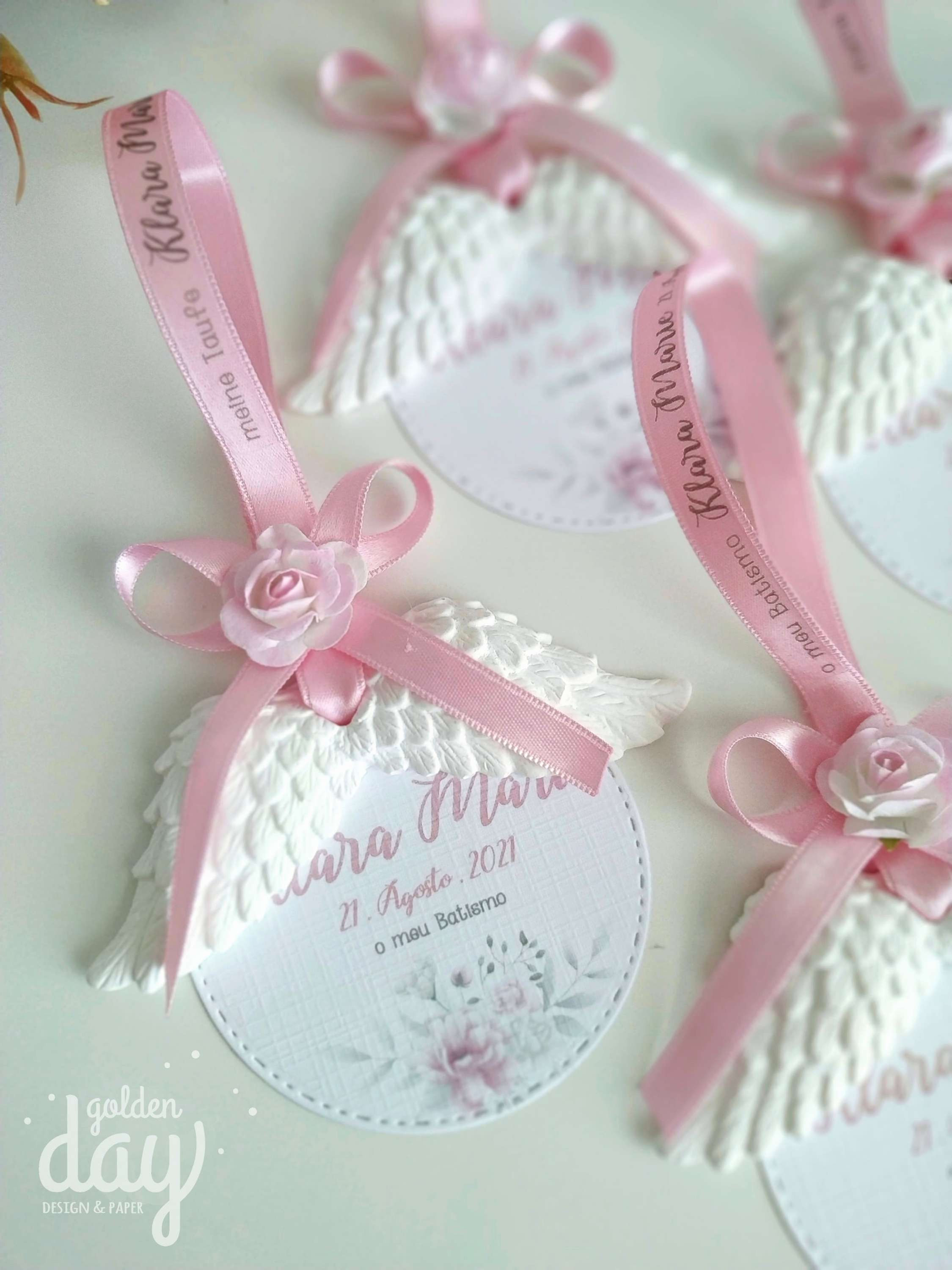 Recordação de batismo com asas de anjo em gesso - Klara Marie - 01