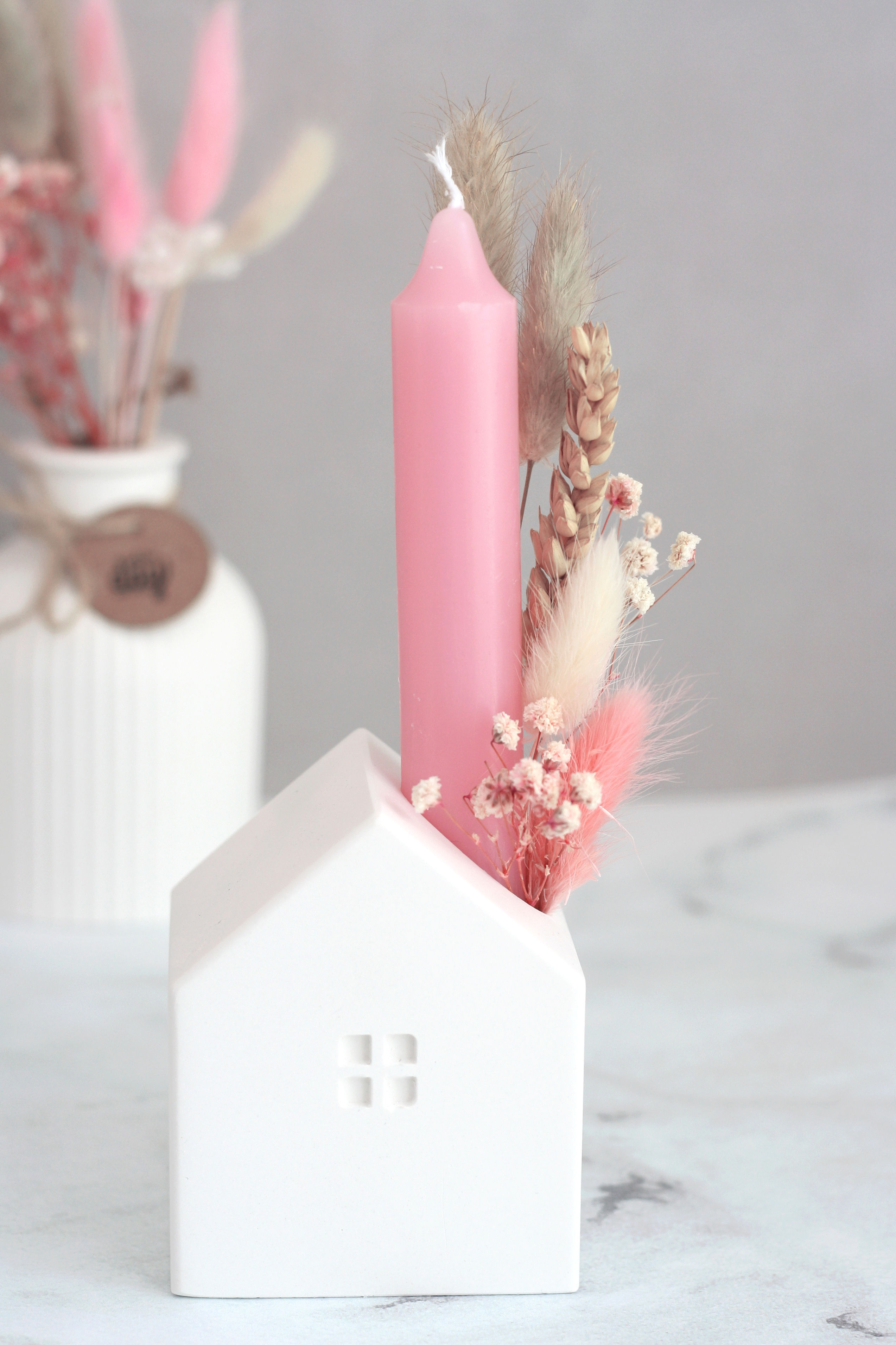 Suporte Decorativo em Forma de Casinha com Vela e Flores Secas - 01