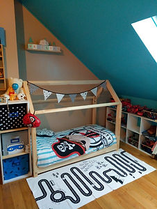 lit cabane maison au sol chambre fille lit au sol