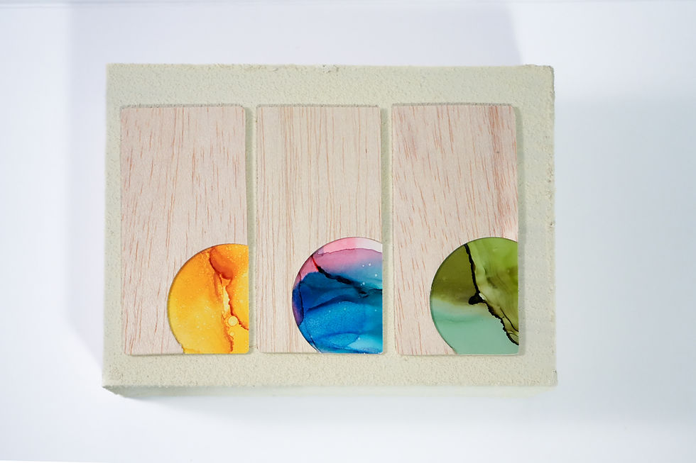 Miniaturbild: Sara Braun – Lesezeichen (Balsaholz, Alcohol Ink)