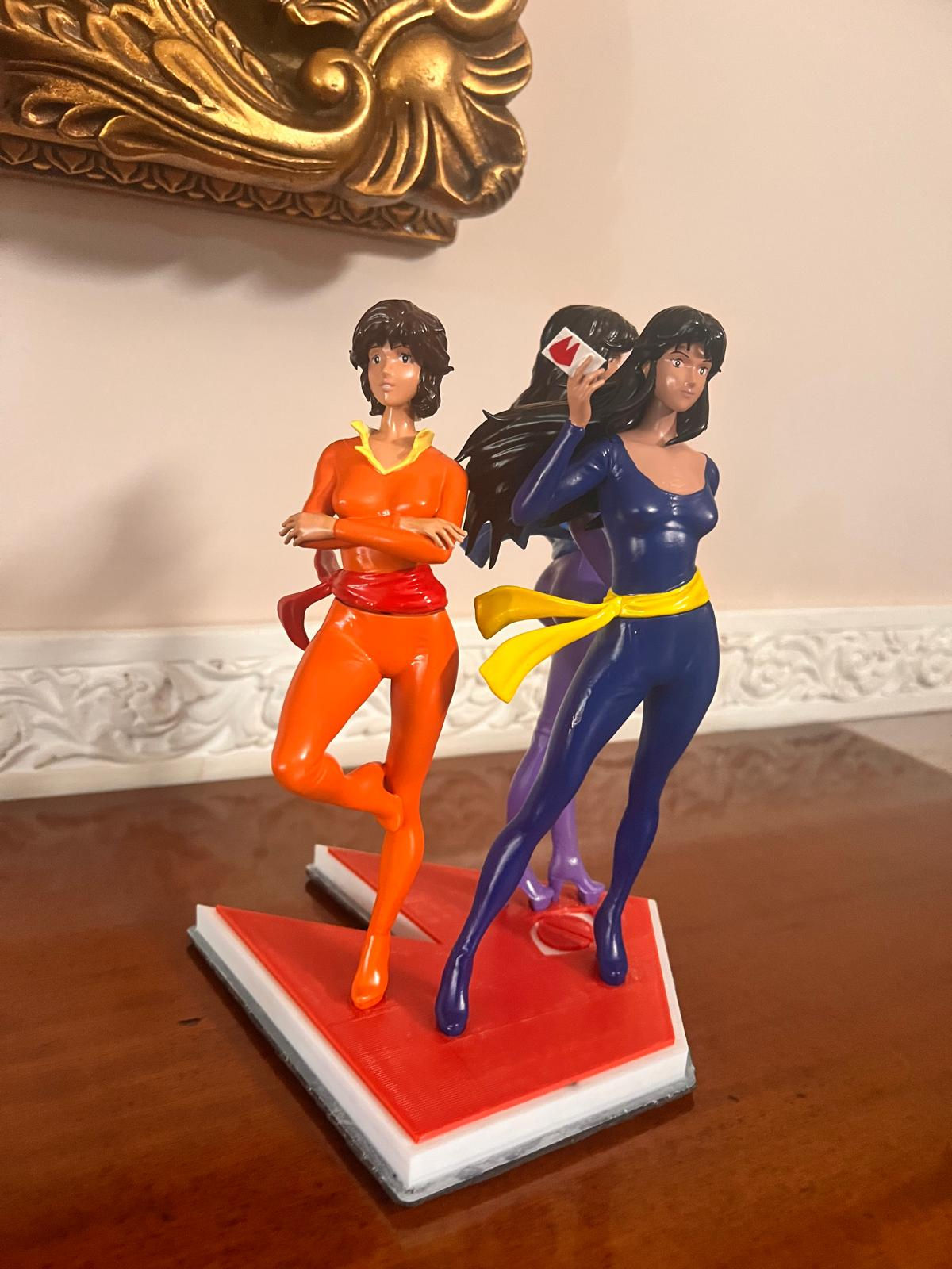 Occhi di Gatto Trio Diorama 33 cm circa Action Figure DIPINTO+ OMAGGIO spilla