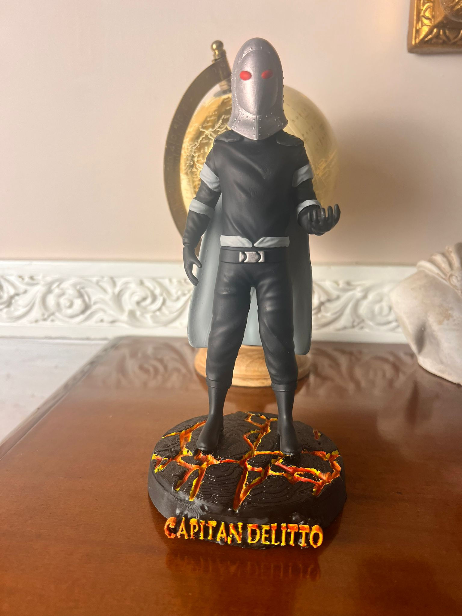 Capitan Delitto (Megaloman) 20 cm circa Action Figure DIPINTO