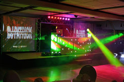 Set Up DJ & 2 grands écrans latéraux