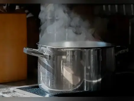 SUJETO ARROJÓ OLLA CON AGUA CALIENTE A SU PAREJA E HIJO DE UN AÑO EN SAN PEDRO DE LA PAZ