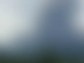 VOLCÁN SORPRENDE A ESCALADORES CON IMPONENTE ERUPCIÓN Y LOS OBLIGA A ESCAPAR