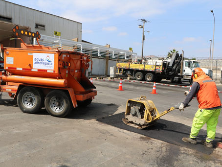 AGUAS ANTOFAGASTA ADQUIRIÓ MAQUINARIAS PARA PAVIMENTAR SUS INTERVENCIONES EN LA VÍA PÚBLICA
