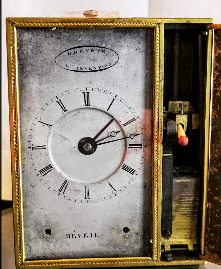Horloge et magicien hors pair