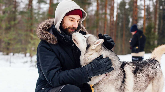 Lappland_Mann mit Husky_Tag 1_M.jpg