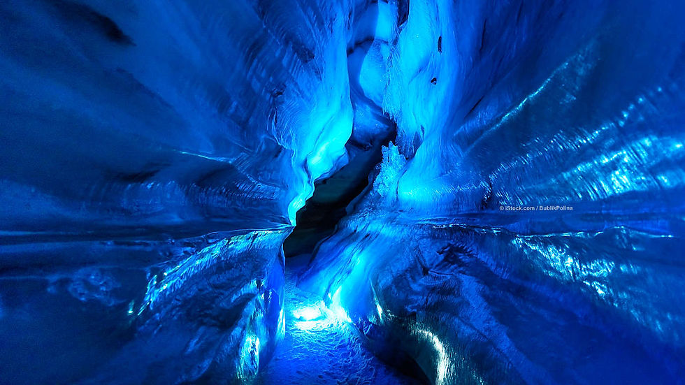 Faszinierende Eiswelt im Inneren des Gletschers