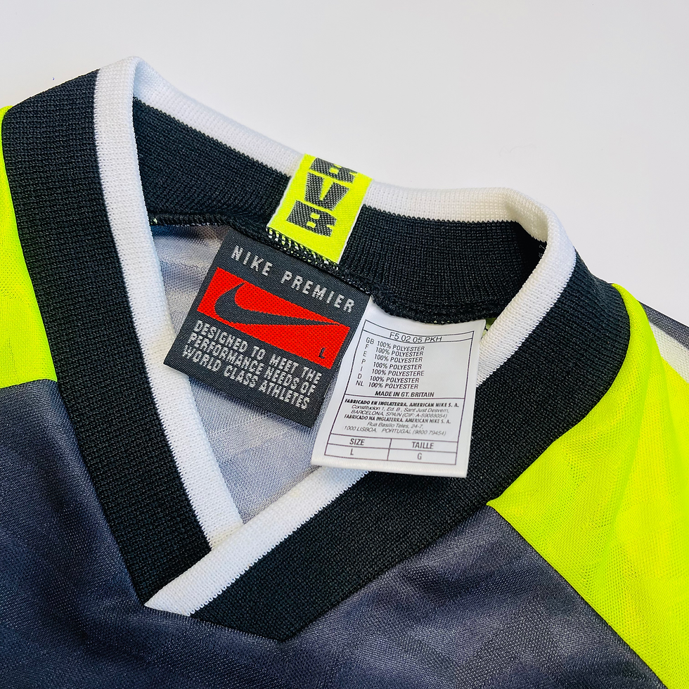 Thumbnail: BORUSSIA DORTMUND AWAY FOOTBALL SHIRT 1995/96