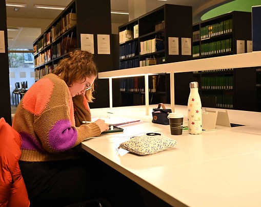 Antwerpse studenten spenderen meer tijd in de bib dan voor corona: “Het is interessant om te kijken welke evoluties er zijn”