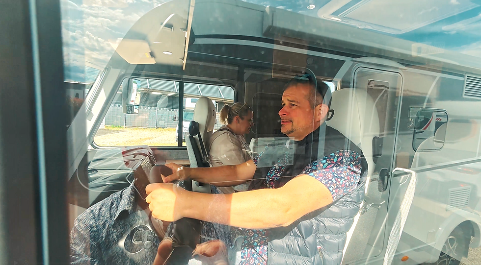Videodreh: "Wohnmobil kaufen" bei Gast Caravaning – mit Dominic & Michael Meister