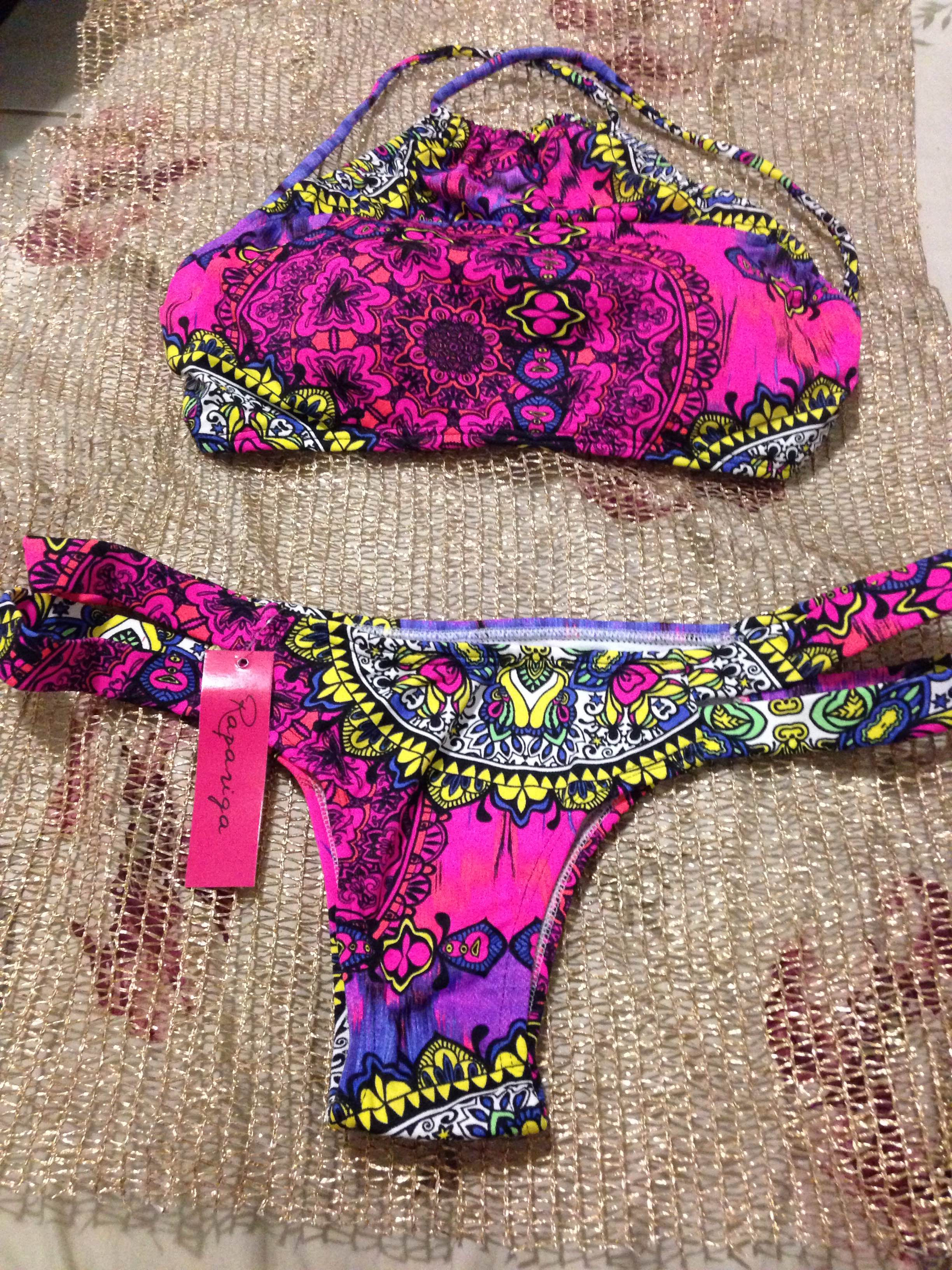 Conjunto biquíni cropped calcinha duas tiras estampa indiana