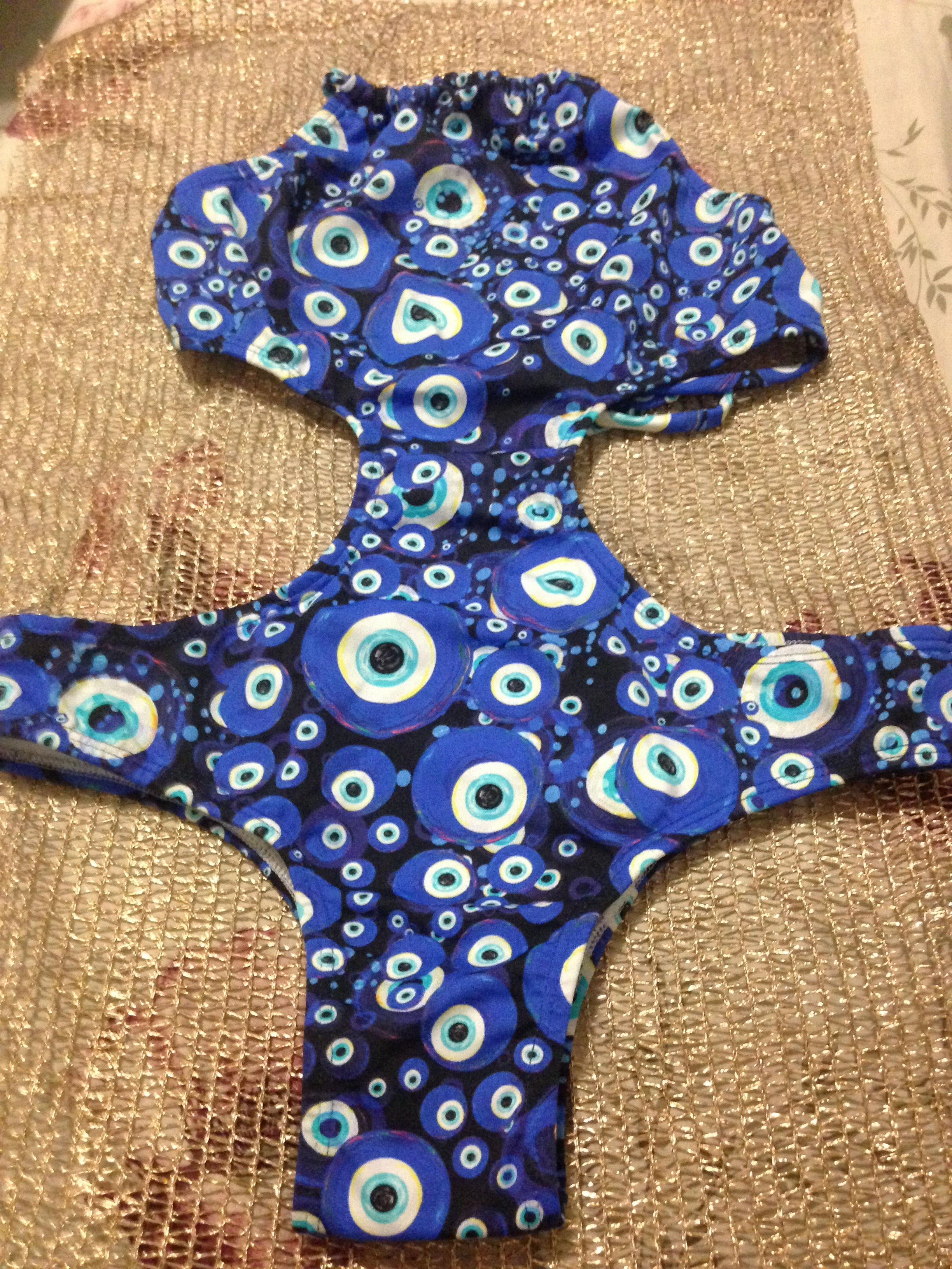 Maiô engana mamãe, estampa olho grego azul