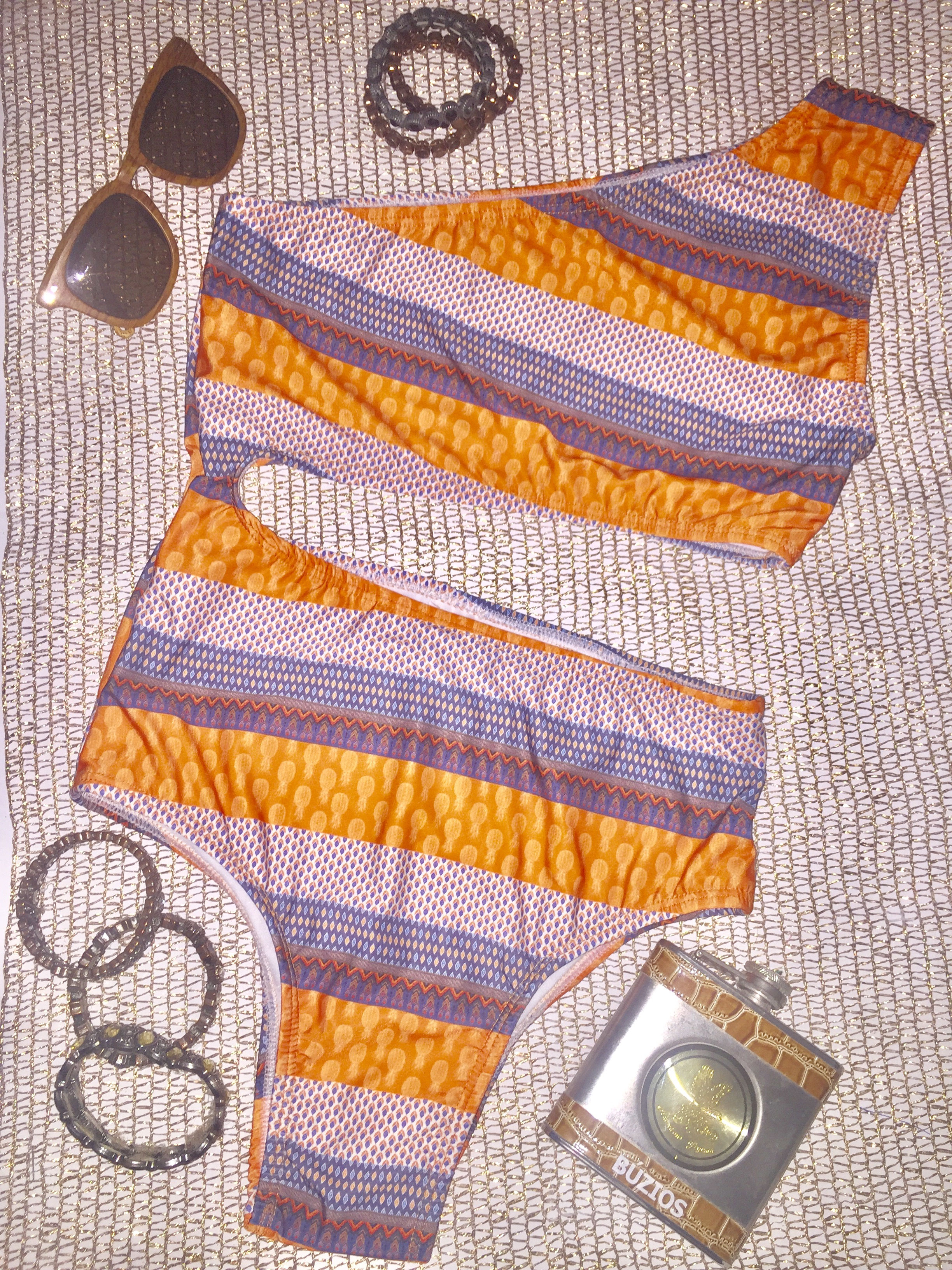 Maiô um ombro seal, estampa abacaxi coral.