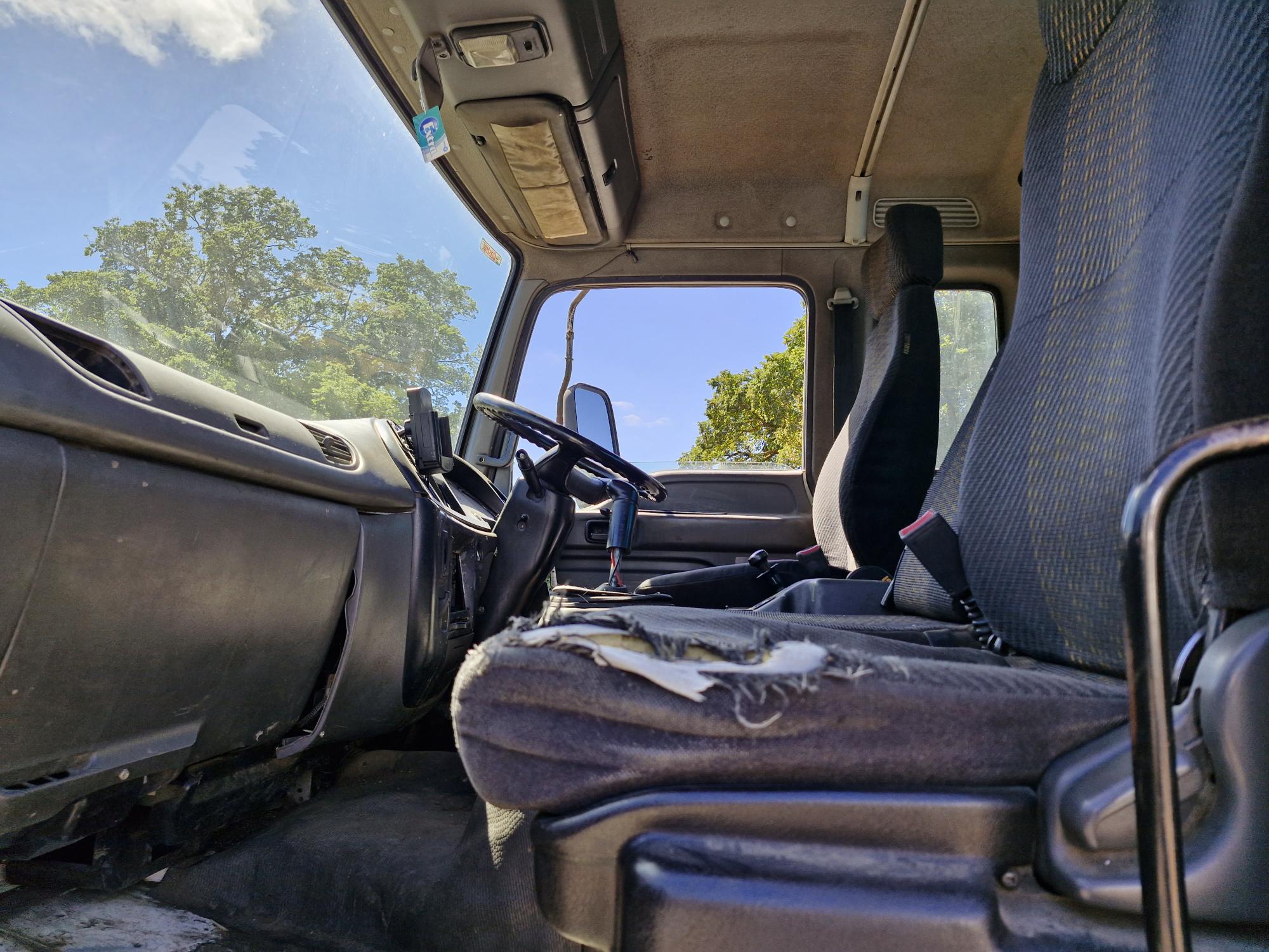 2002 Isuzu FVR Curtainside image 5