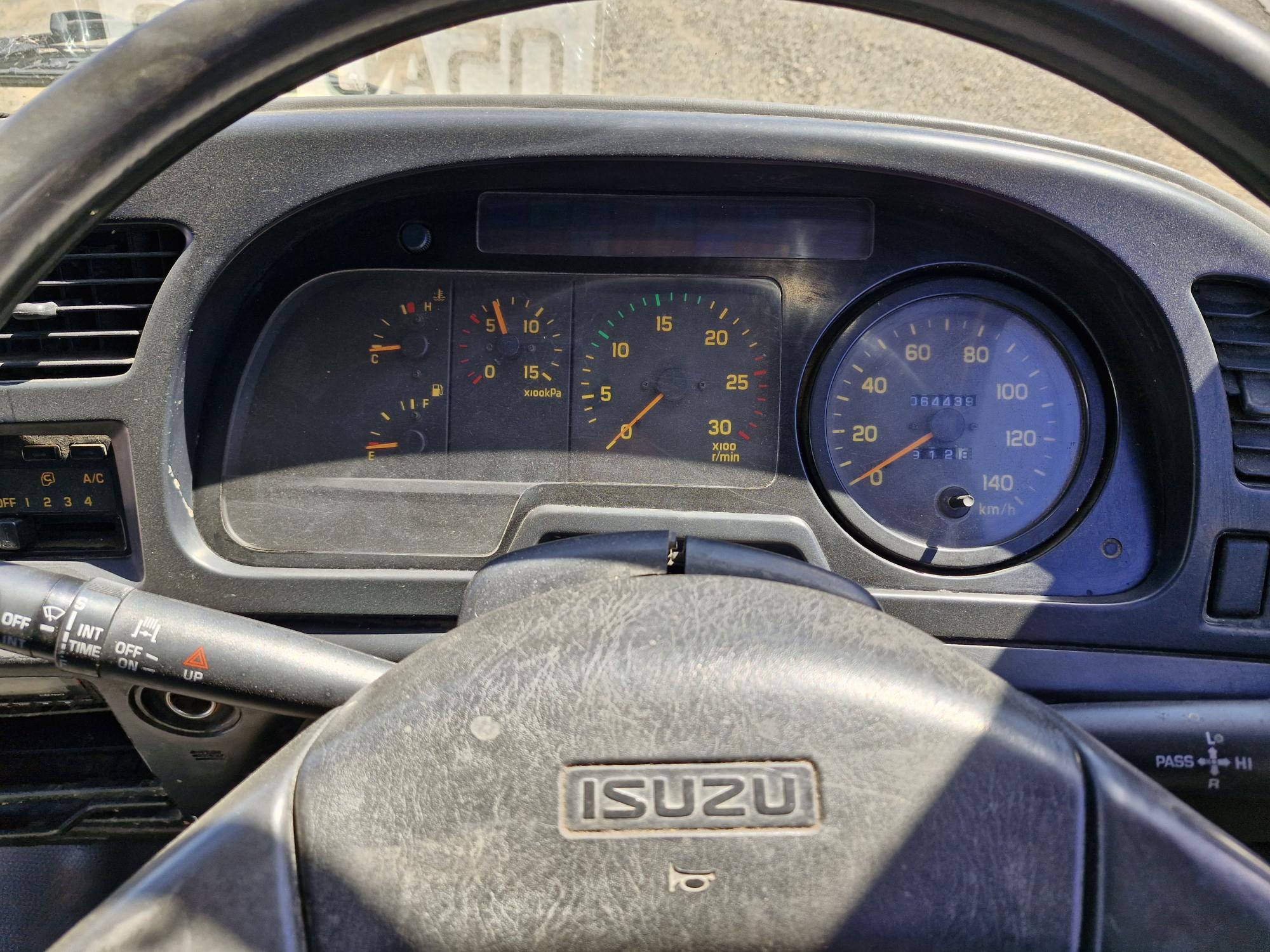 2002 Isuzu FVR Curtainside image 9