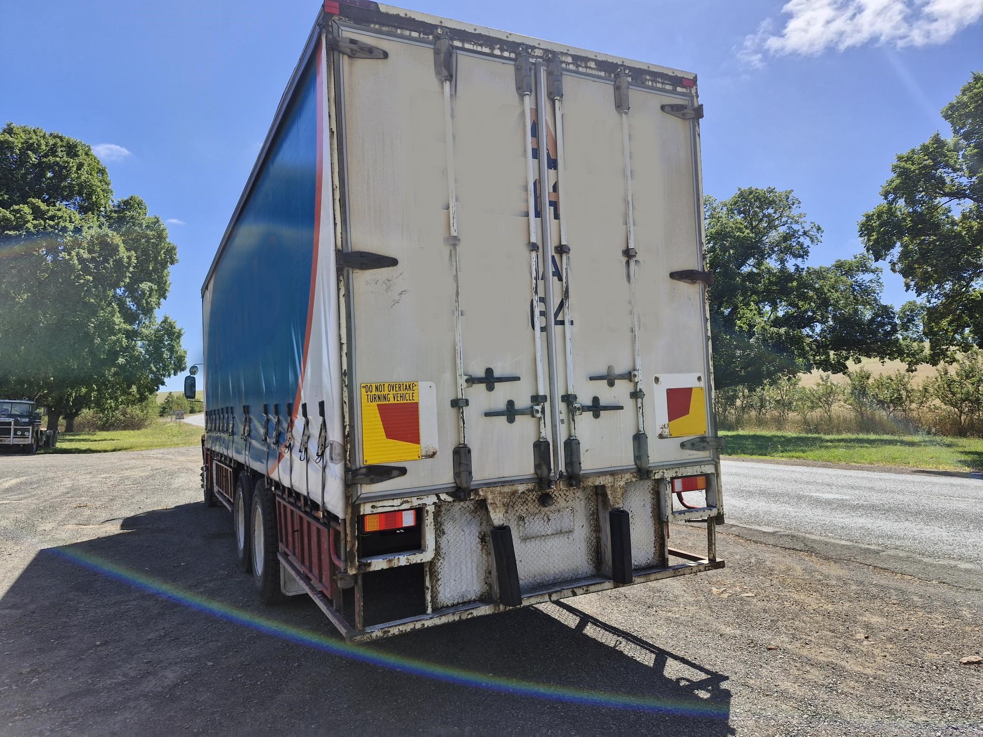 2002 Isuzu FVR Curtainside image 2