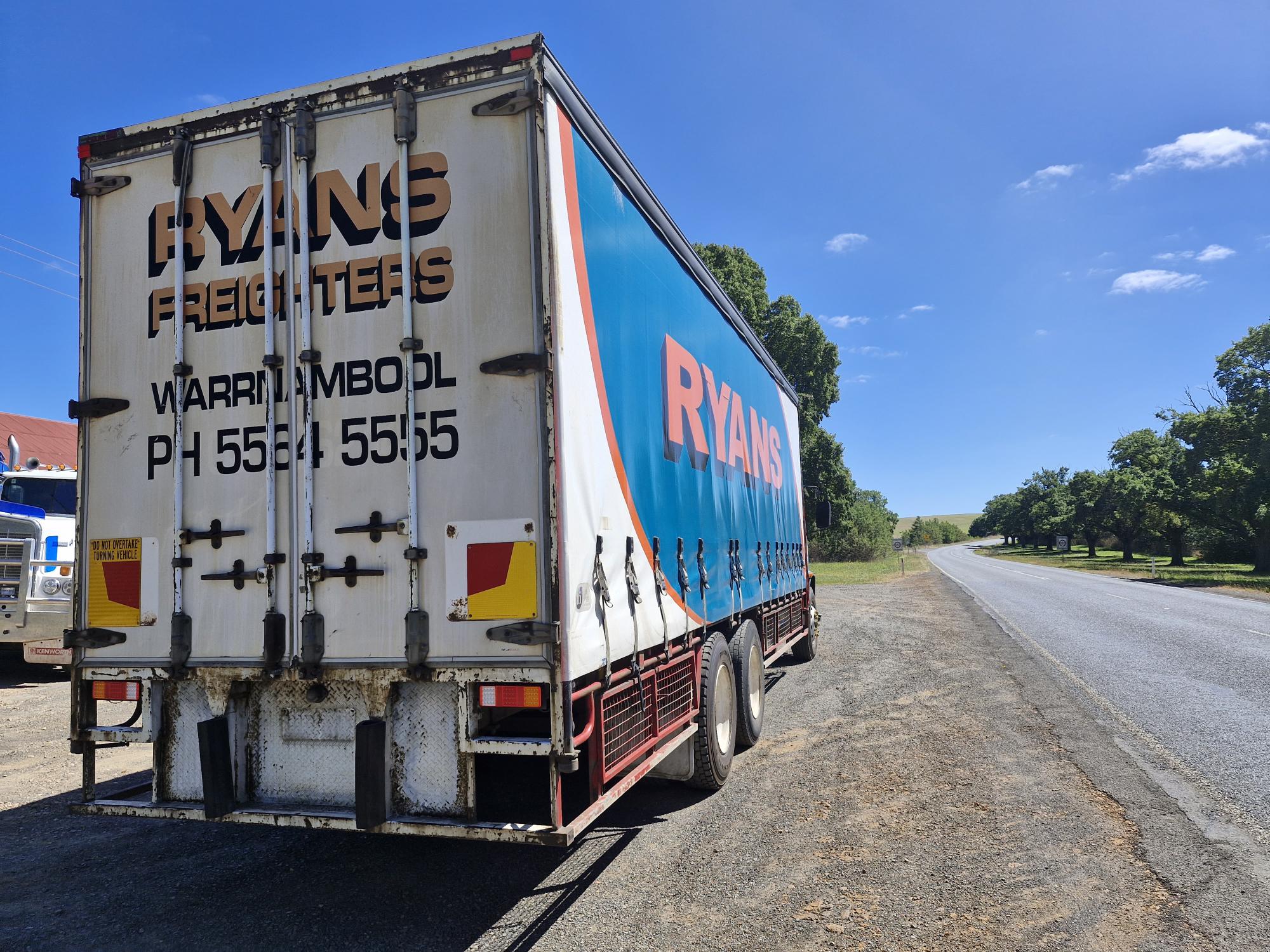 2002 Isuzu FVR Curtainside image 4