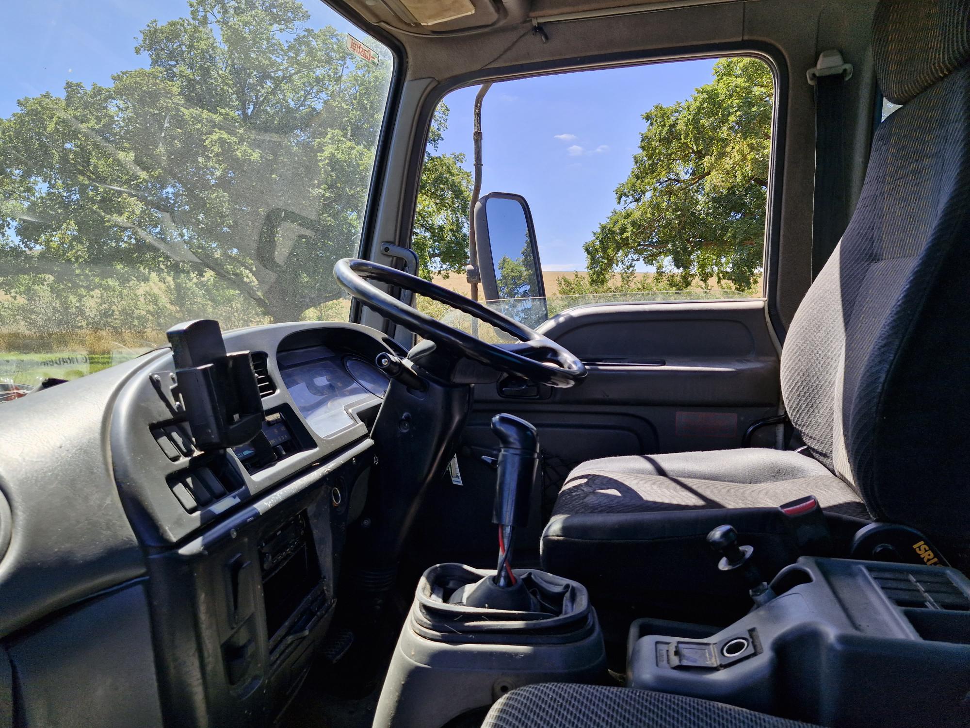 2002 Isuzu FVR Curtainside image 8