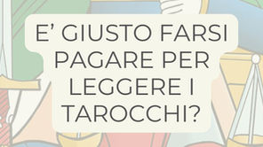 Titolo dell'articolo "è giusto farsi pagare per leggere i Tarocchi?" Sullo sfondo un dettaglio della Giustizia dei Tarocchi di Marsiglia di Tarocchi Studio