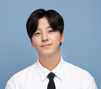 Minwoo Kwon Headshot_edited.jpg