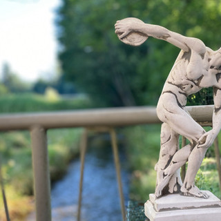 Griechische Statue auf der Terrasse