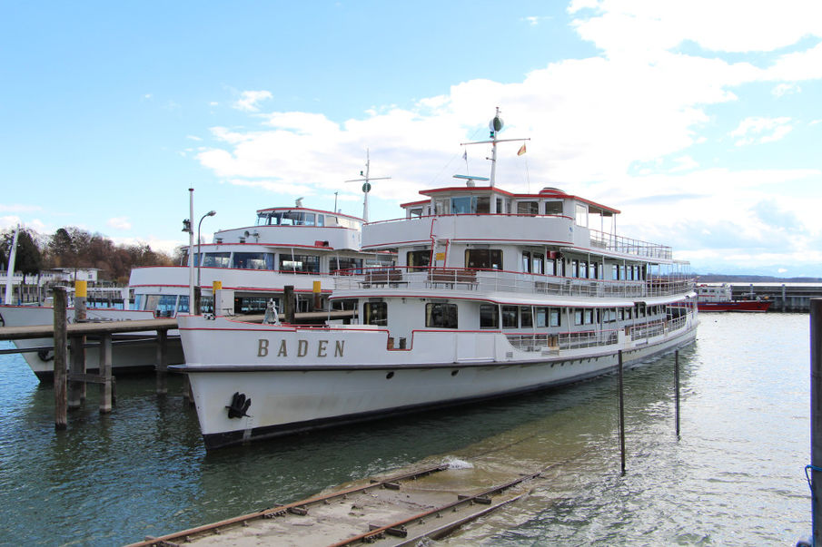 Schiff im Hafen FN am Bodensee