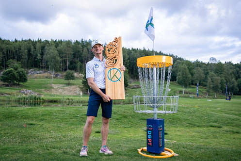 Ben Callaway holding the trophy from Krokhol Open