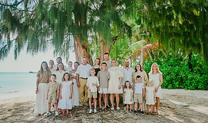punta-cana-photographer-large-family-pine-tree-barcelo-punta-cana-011.jpg