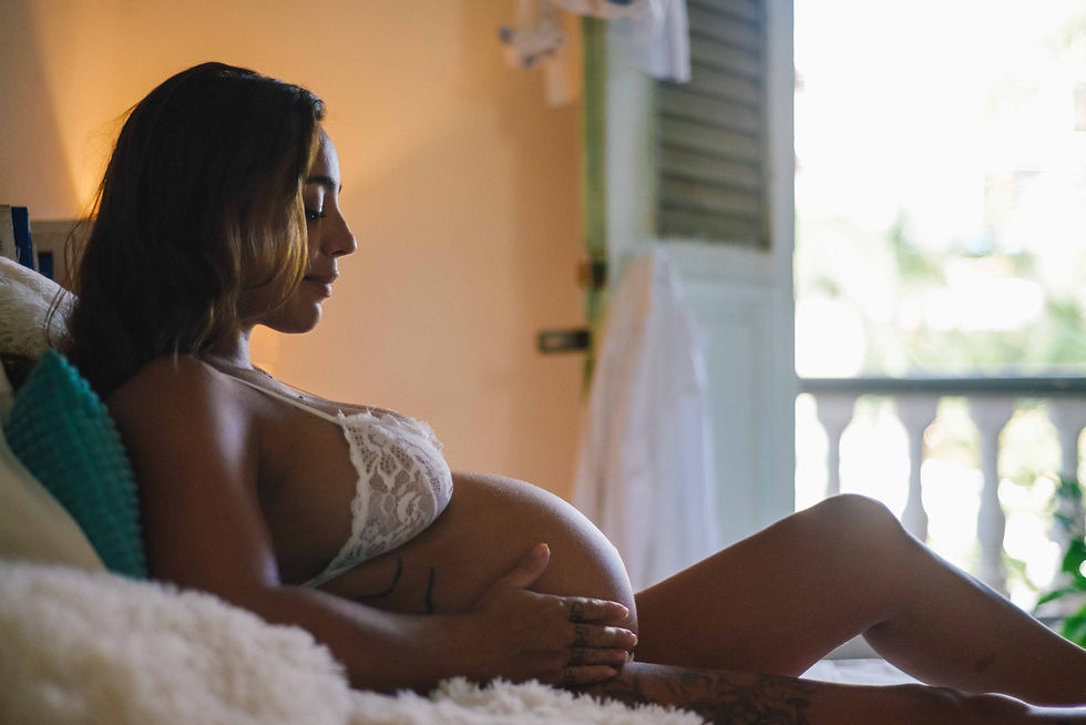 Esperando a tu bebe, aprovecha de una sesion profesional de fotos de boudoir con tu marido o pareja a buen precio en Punta Cana