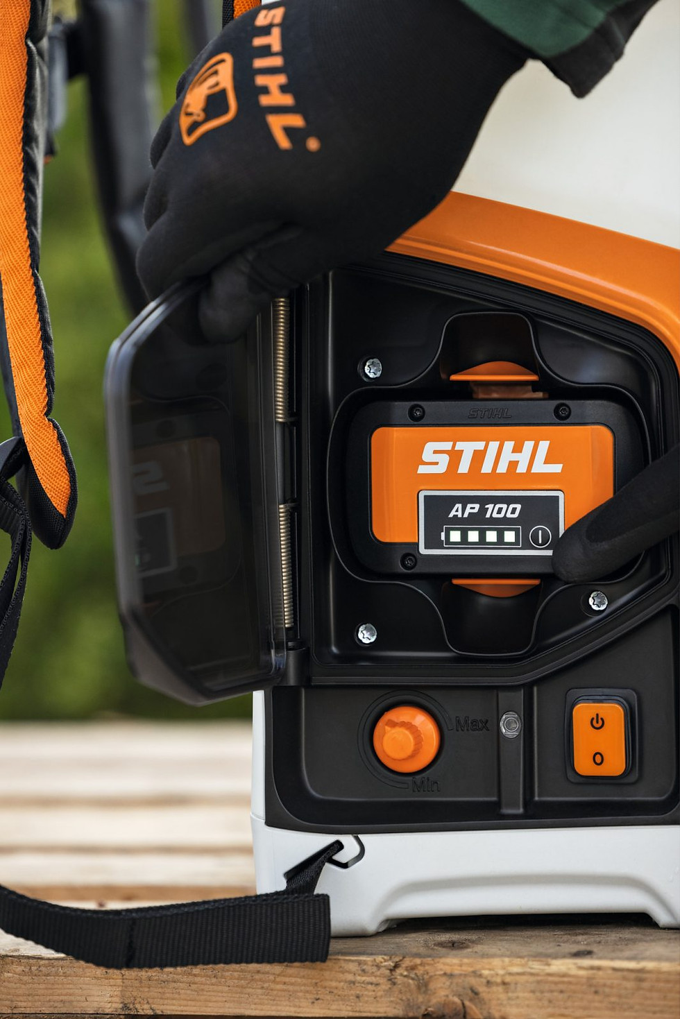 Miniature : Pulvérisateur à batterie dorsal STIHL SGA 85
