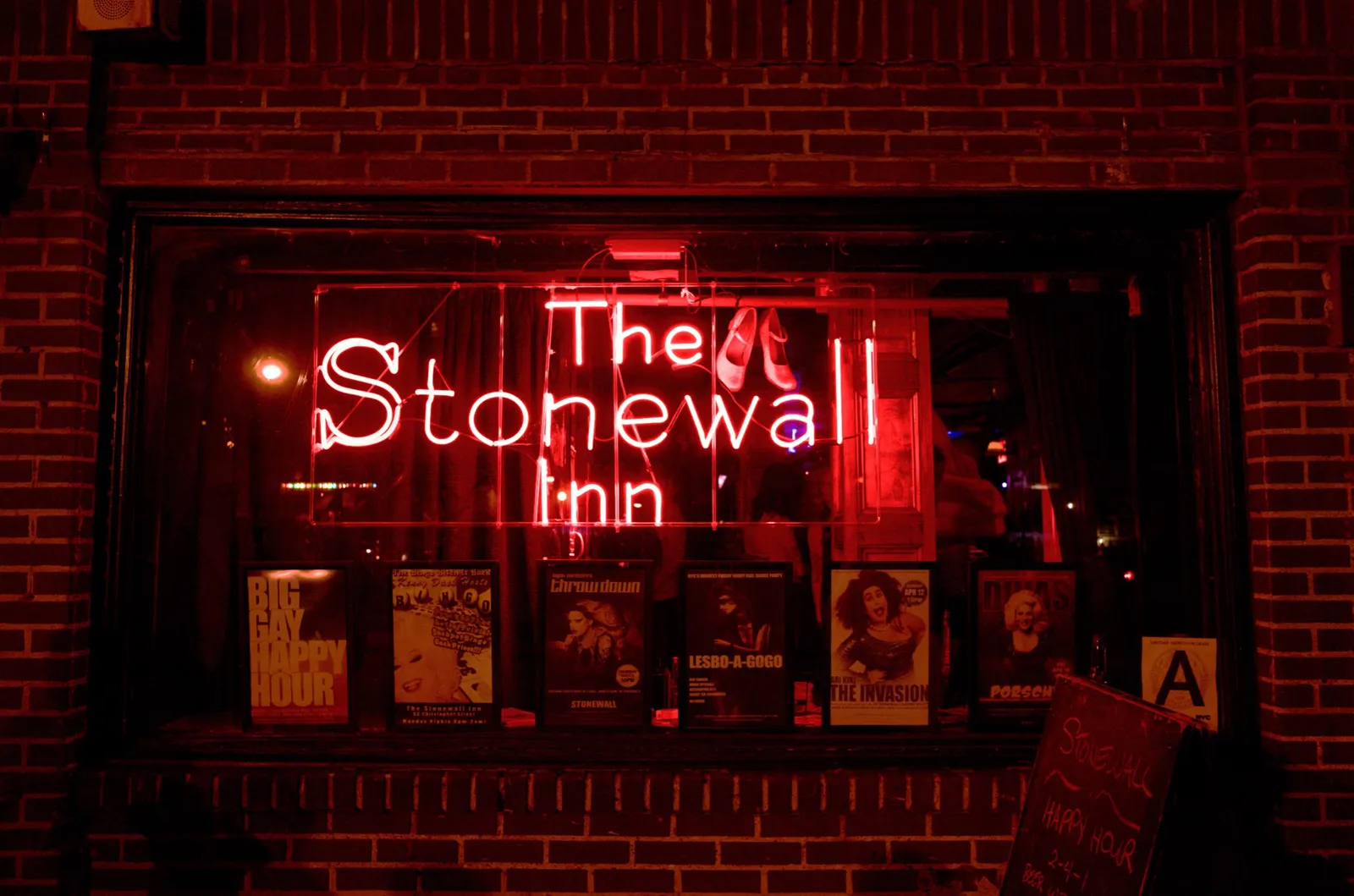 Stonewall-Inn-Greenwich-Village-New-York-City.webp