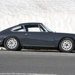 1968 slategrey SWB Porsche 912 with snow in the back