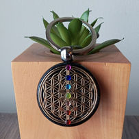 Porte-clé en bois peint par l'artiste Mélanie Boutin - Les pierres joyeuses