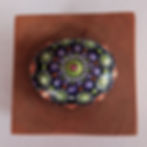 Peinture sur roche 167 vue de haut par l'artiste Mélanie Boutin - les pierres joyeuses