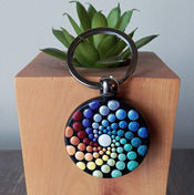 Porte-clé en bois peint par l'artiste Mélanie Boutin - Les pierres joyeuses