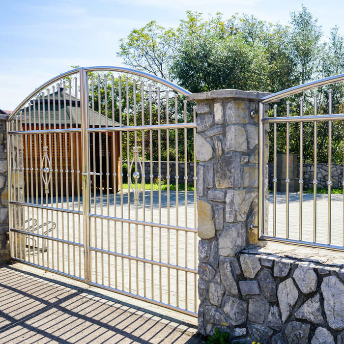 Local fence and gate contractors in Los Angeles