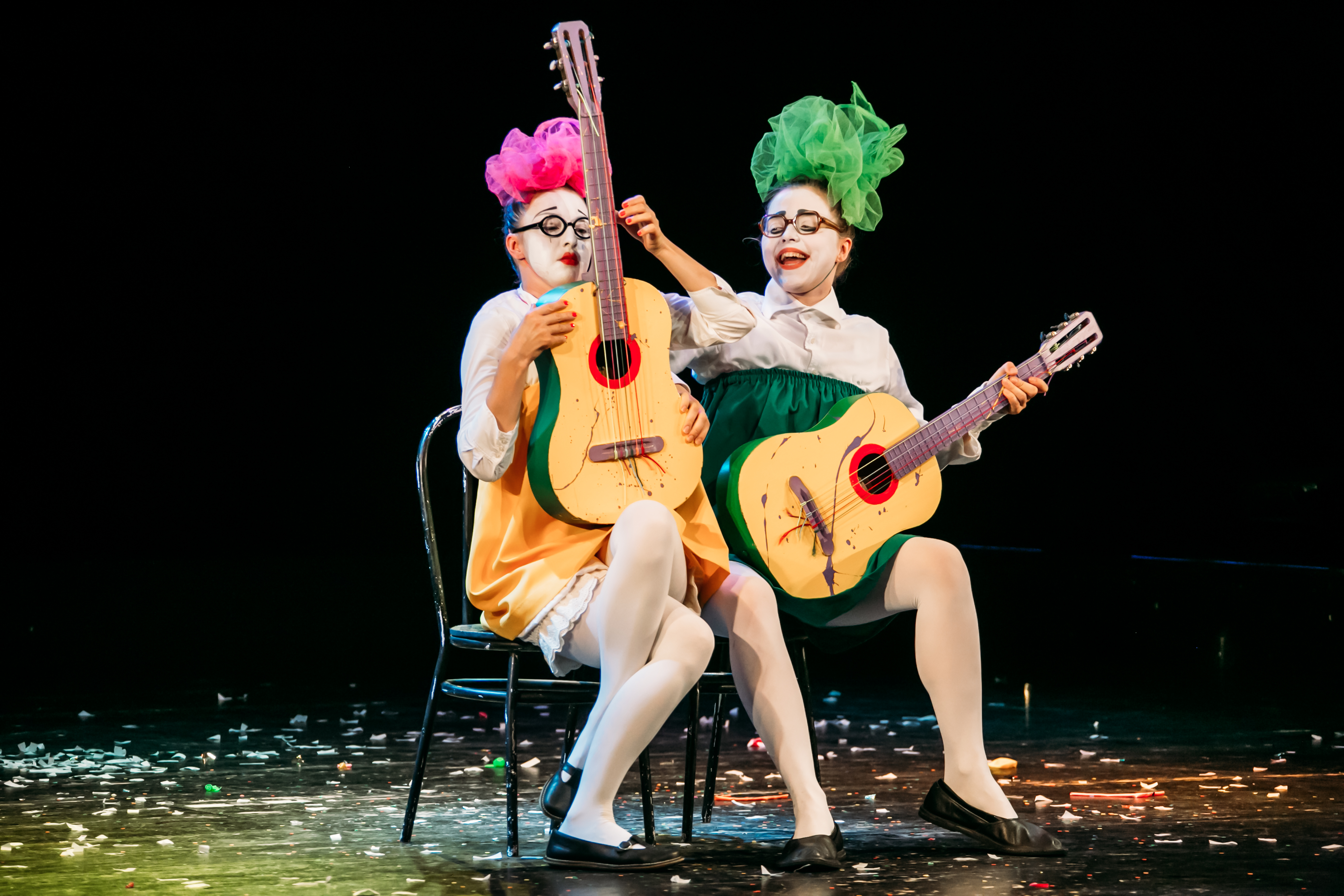 группа лицедеи. лицедеи на дискотеке. клавы лицедеи. наталья дёмина лицедеи. клоунское трио клавы без грима.