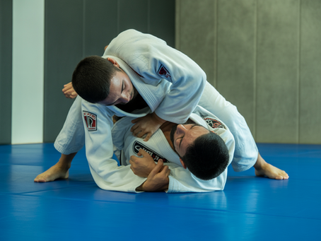 5 techniques de base en jiu-jitsu brésilien pour bien débuter