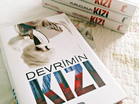Devrimin Kızı – Amy Engel