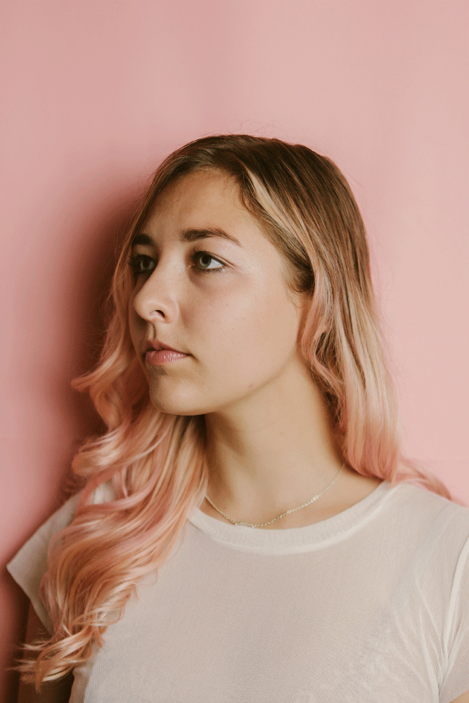 GIF of Gaby Deimeke - concert photographer on a pink background