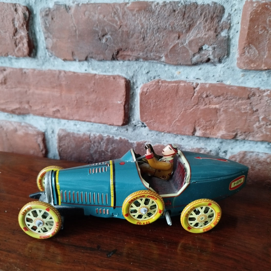 Voiture jouet en tôle mécanique Bugatti