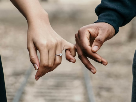 finger cross